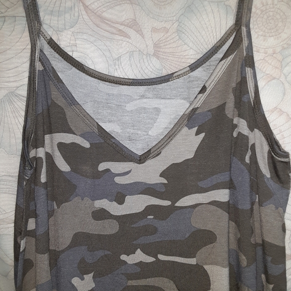 Reversible Camo Tank - Picture 4 of 6